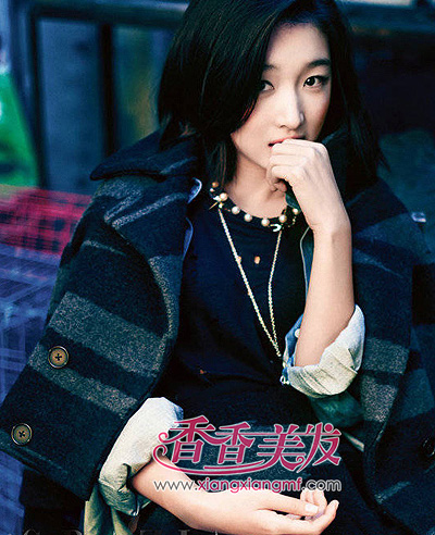 �ܶ���̷������ �崿Ů����ױʱ��Ůħͷ