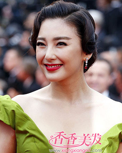 ����Ů�Ǻ�̺���� ��Ӱ�����涷��ƴ��ֵ