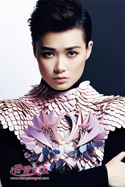 Ů���Ǳ�ͷ���� ��¶������Ů������