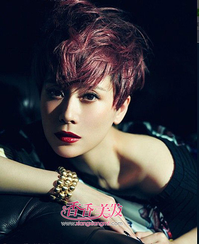 һ��Ů���ǲ���ͷ���� ����̷�ʱ�и�������