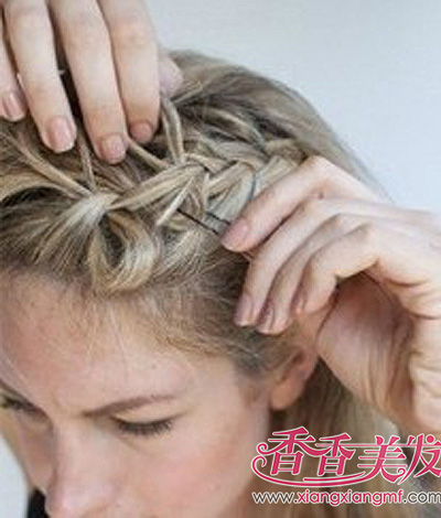 直发伴娘发型最新教程 时尚直发伴娘发型