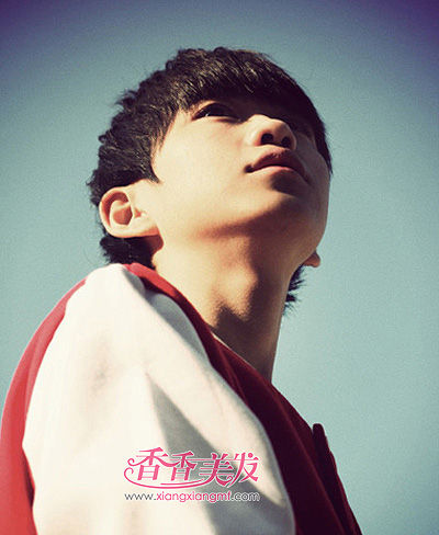 2015年男初中学生瓜子脸发型图片 学生短发发型瓜子脸男