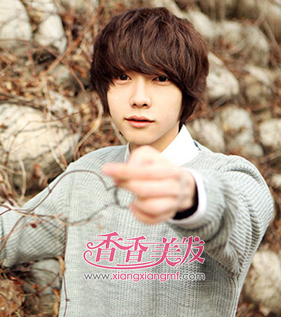 2015男学生斜刘海发型图 男士高中学生发型