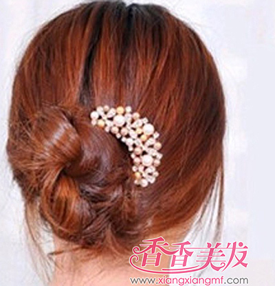 伴娘盘什么样头发 伴娘的头发怎么疏