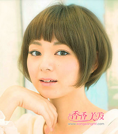 �̷�����ͷ���̳������� Ů������ͷ�̷�ǰ��Ա�ͼ