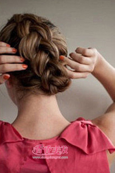 ��ô��4�ɱ෢ СŮ���г����෢