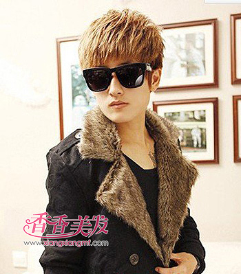 大圆脸男生适合的头型 戴眼镜的大圆脸男生适合什么刘海