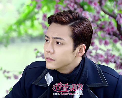 ����ɹ���ʿ��ͷ���� ���˷�ͷ���ıߺÿ�