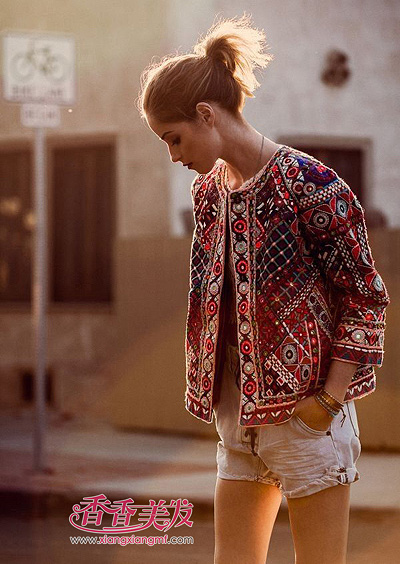 15��Բ��ѧ������  Բ��Ů��������ͷ