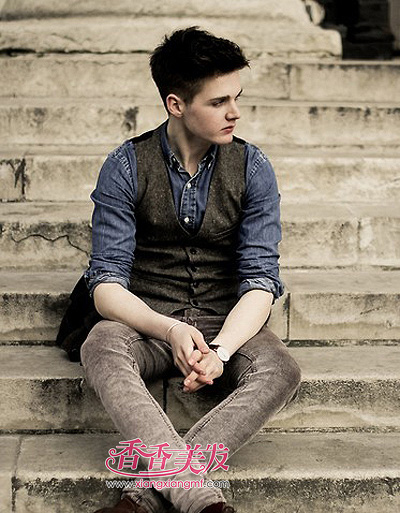 今年流行什么发型和颜色男 男生发型颜色图片