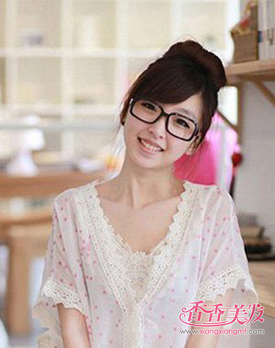 Ư���Ĵ��۾���Ůѧ������  �۾�Ů����