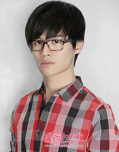 头大脸大的男生适合什么发型 男生头大如何选择发型