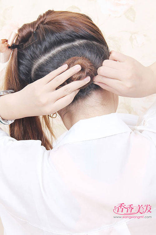 �����̳��������� ����Ů����ͷ����