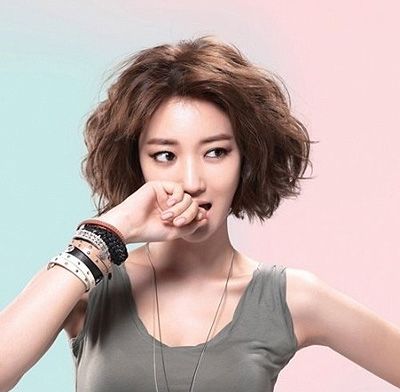 ���ʹ�Ҫ��ʲô�̷����� ����Ů���ǵĶ̷�����