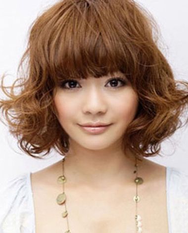 圆脸适合哪些短发发型 圆脸中短发发型设计