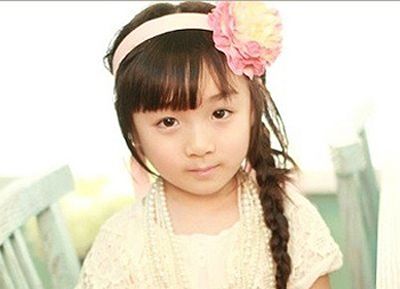 Ůͯ�����з�����β��������ߵ����� СŮ������β����