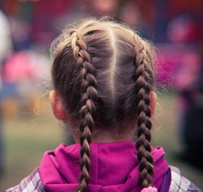 Ůͯ�����з�����β��������ߵ����� СŮ������β����