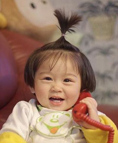 ��ͯĢ��ͷ�������ÿ� ��һ��ͯ��СŮ��Ģ��ͷ���������