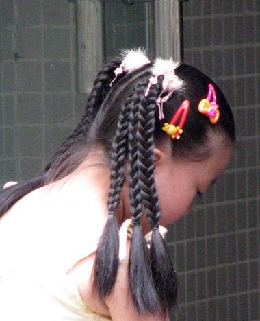 СŮ������β���ͷ���Ĳ��� СŮ����β�෢ͼƬ