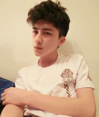 �����������̷�����ͼƬ һ�ߵ���������ʿ����