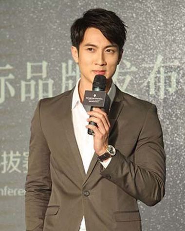 ���˵ķ�ͷ���ı����ǶԵ� ����ƫ��ͷ����