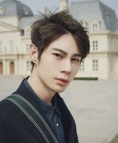 男生露脑门的发型 15年最新男生露额头发型