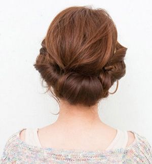 方脸老年女士如何盘头发好看 中老年方脸简单的短发盘发方法