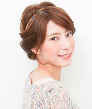 方脸老年女士如何盘头发好看 中老年方脸简单的短发盘发方法