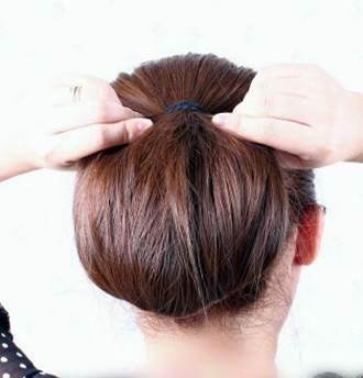 中年职业女性怎样扎花苞头 花苞头的扎法图解