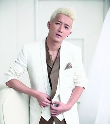 �����̷����ʺ�Ⱦʲô��ɫ ˧����ɫ�����������