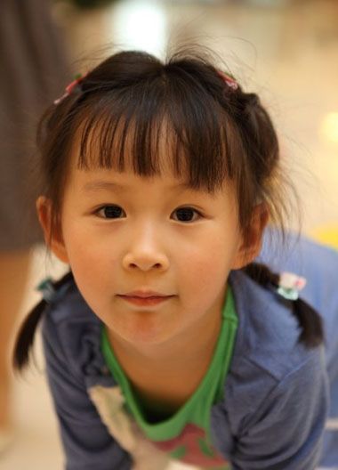 С���̷��෢���� Ů����ͷ������ӷ���ͼ