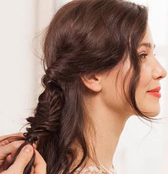 露额头扎一半头发的发型 学习露额头发型扎法