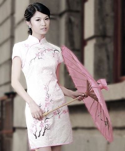 长脸型适合盘哪种造型 长形脸的新娘盘发