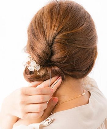 额头比较窄的女生如何盘发简单又好看 女士窄额头盘发图解