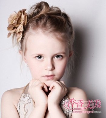 ������ͯ������������ 6-8�곤��СŮ�����ӷ���