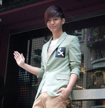 男生短直发该怎么弄 男生拉直在打蜡好看吗图片