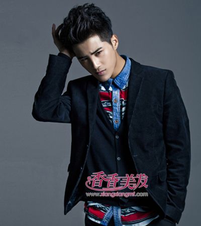 边上剃了的男生发型 男士侧边推掉的时尚发型