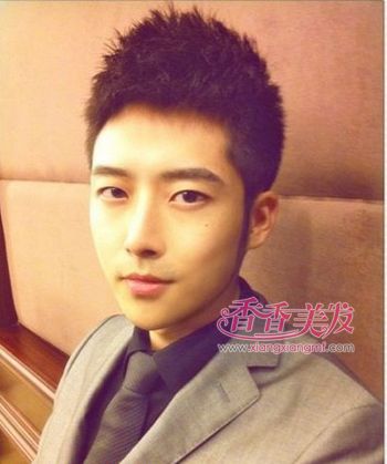 Բ�������˶������� ������Ů�����Ƕ���Բ����