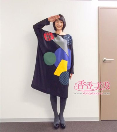 �Գ��̷��ڳ���ѧУ�����ʱ�з��� Ů�������̷�����ͼƬ