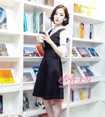 �Գ��̷��ڳ���ѧУ�����ʱ�з��� Ů�������̷�����ͼƬ