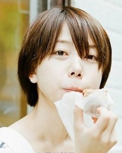 ���ڳ���Ů�����к���һ��ֱ��ͷ����ʲô���� ����Ůѧ����ֱ����