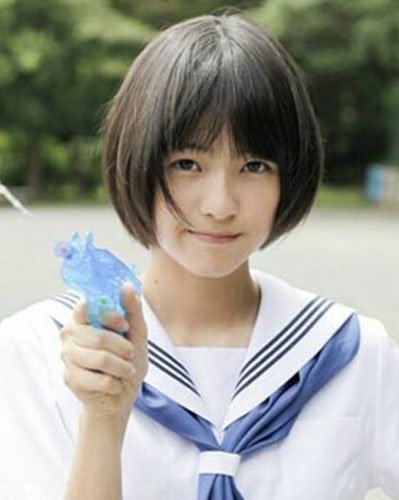 ���ڳ���Ů�����к���һ��ֱ��ͷ����ʲô���� ����Ůѧ����ֱ����