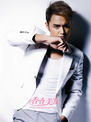 2016年时尚发型男 额头上头发少