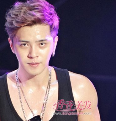 �к����������Լ��ķ��Ͳ�˧ ��������ͷ����һ��б