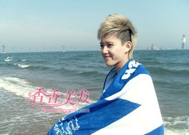 �к����������Լ��ķ��Ͳ�˧ ��������ͷ����һ��б