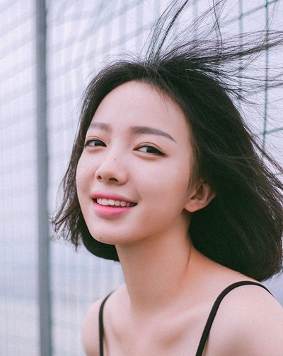 ��ɫ�̷��ǲ����Ե������ ����ɫ��΢�̵��ͷ��