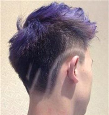 ���������Աߴ�һ������ �г�����������