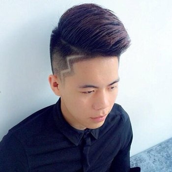 ���������Աߴ�һ������ �г�����������