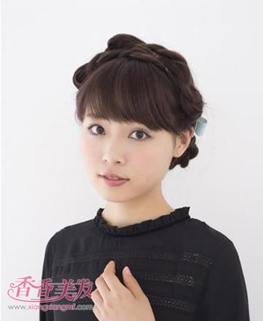 ��ɫ�̷��෢ͼƬ �ÿ�Ů���ж̺ڷ�