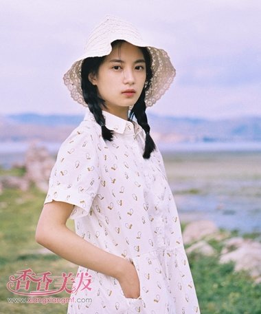 ��ɫ�̷��෢ͼƬ �ÿ�Ů���ж̺ڷ�